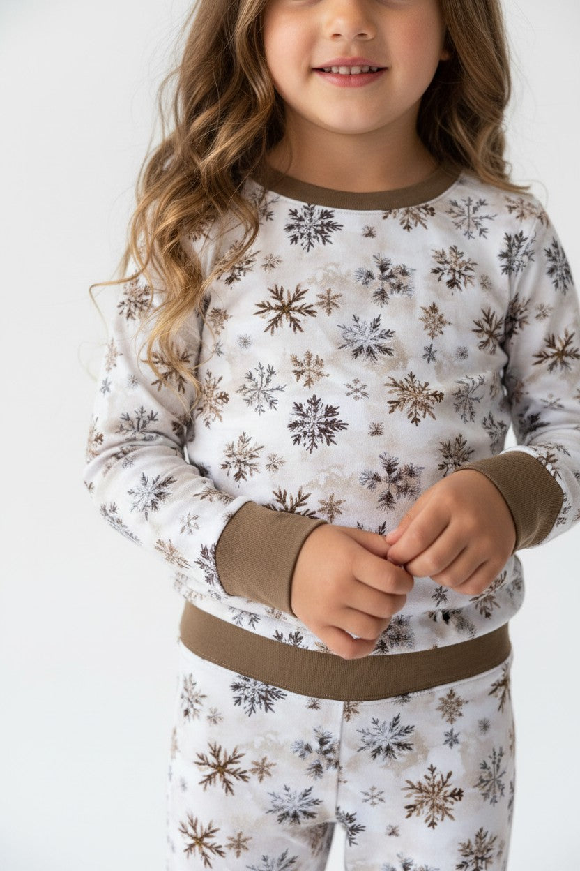 Long Two-Piece Snowflakes Pajamas
