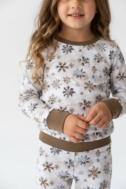 Long Two-Piece Snowflakes Pajamas