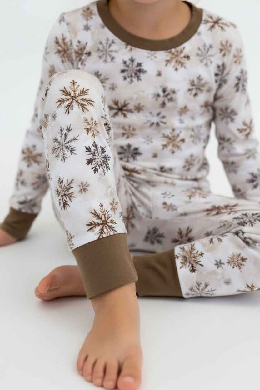 Long Two-Piece Snowflakes Pajamas