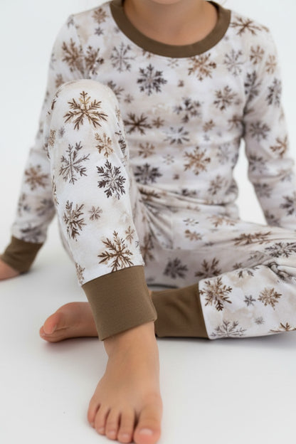 Long Two-Piece Snowflakes Pajamas